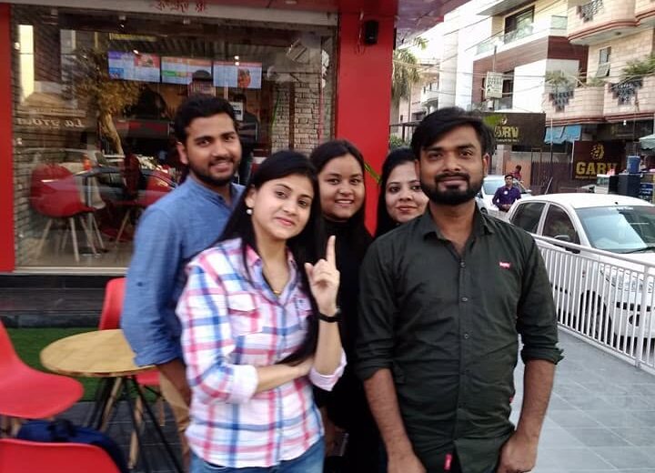 Food bloggers at Restromark Blogger Meetup at WAFL, Punjabi Bagh enjoying waffle-based dishes