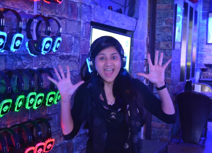 Headphones Punjabi Bagh silent party bar digitally promoted by India’s leading restaurant marketing agency – Restromark